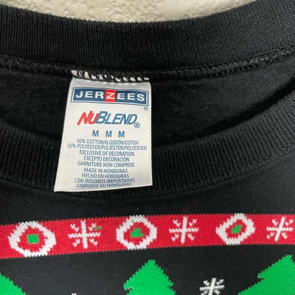 Christmas sweater size Medium holiday sweater - Picture 8 of 9